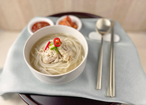 닭칼국수 밀키트 Dak-Kalguksu (Nudelsuppe mit Huhn) Meal-Kit