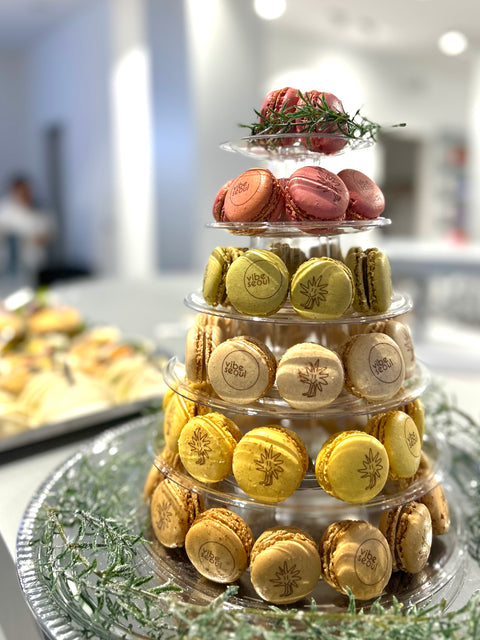 Macaron Tower 🎄 (Custom Engraving)